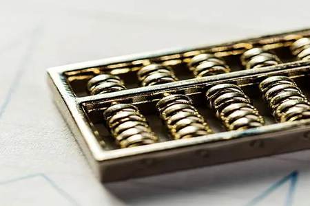 期货不交易会扣钱吗？